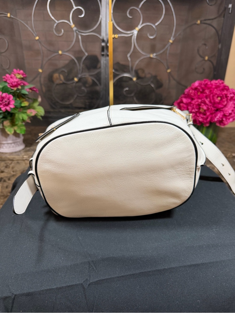Marc Jacobs White Pebbled Leather Hobo Shoulder Bag - Picture 6 of 6